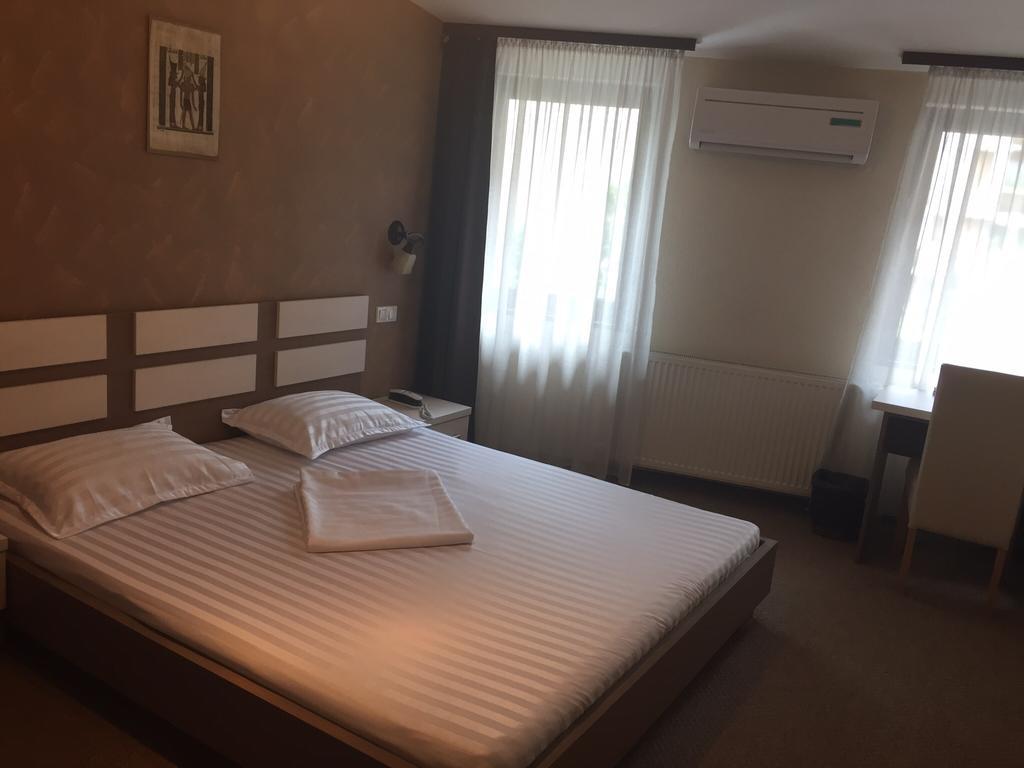Pension Cleopatra Targu Mures Exterior photo
